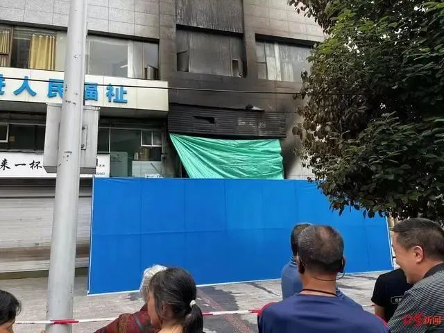 河北张家口市一菜市场发生火灾，造成8人遇难15人受伤